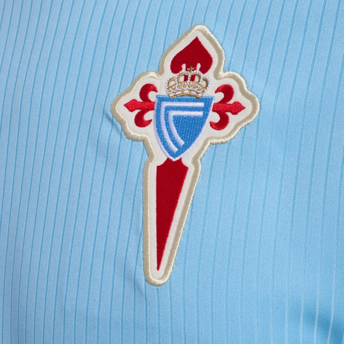Camiseta Celta de Vigo barata 2026/27 primera equipación (detalle del escudo)