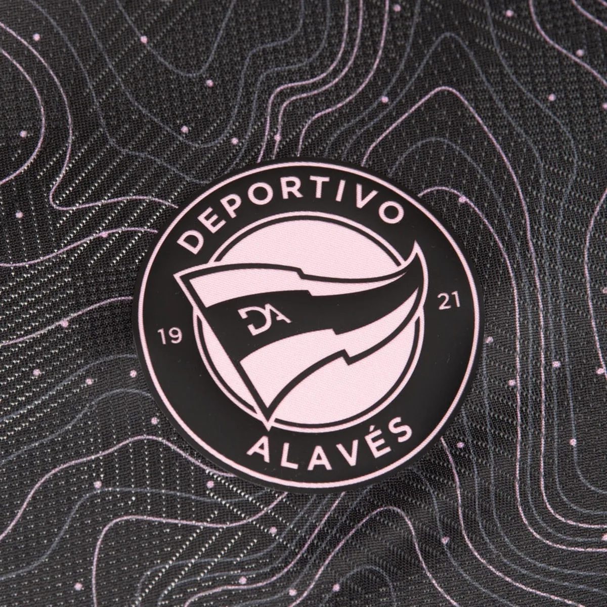 Camiseta Deportivo Alavés barata 2026/27 segunda equipación (detalle del escudo)