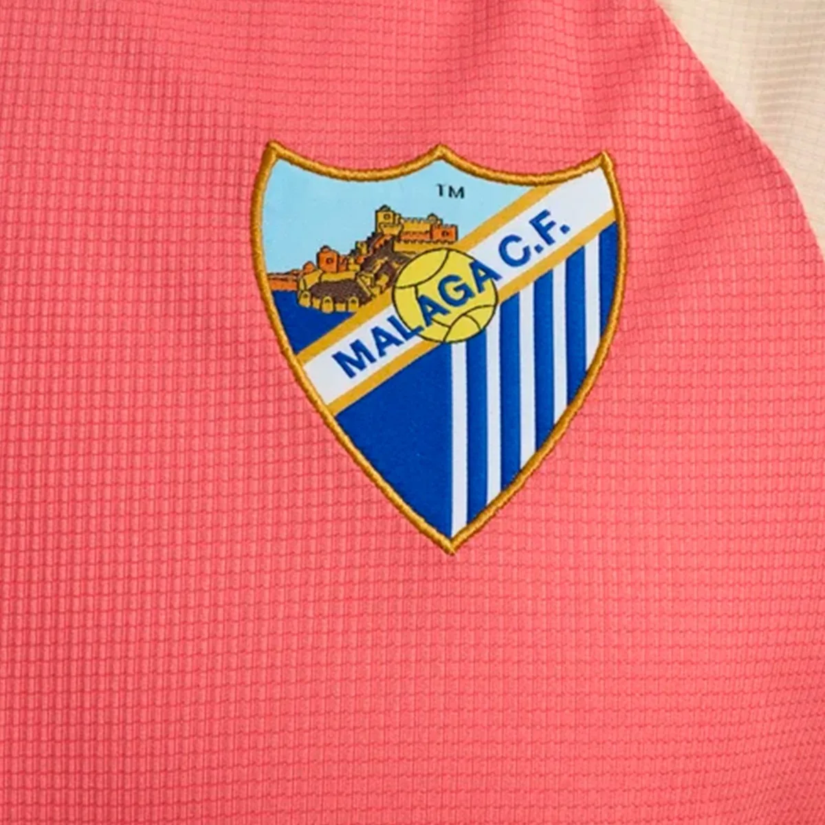 Camiseta Málaga CF barata 2026/27 segunda equipación (detalle del escudo)